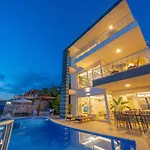 Luxury 5 Bedroom In Great Sea Views Villa