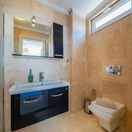 Luxury 5 Bedroom In Great Sea Views Villa *