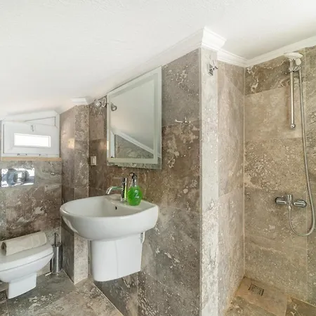 Villa Luxury 5 Bedroom In Great Sea Views *