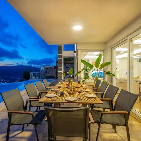 Luxury 5 Bedroom In Great Sea Views
