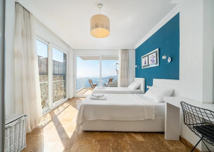 Luxury 5 Bedroom In Great Sea Views *