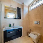 Luxury 5 Bedroom In Great Sea Views Villa *