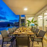 Luxury 5 Bedroom In Great Sea Views