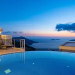Luxury 5 Bedroom In Great Sea Views *