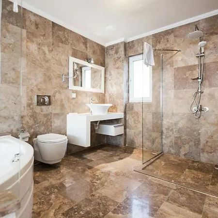 Vila Luxury 5 Bedroom In Great Sea Views *