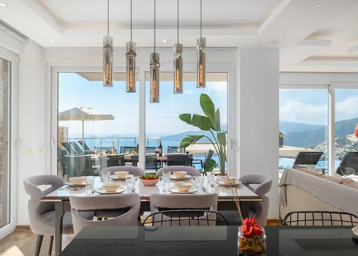 Luxury 5 Bedroom In Great Sea Views *